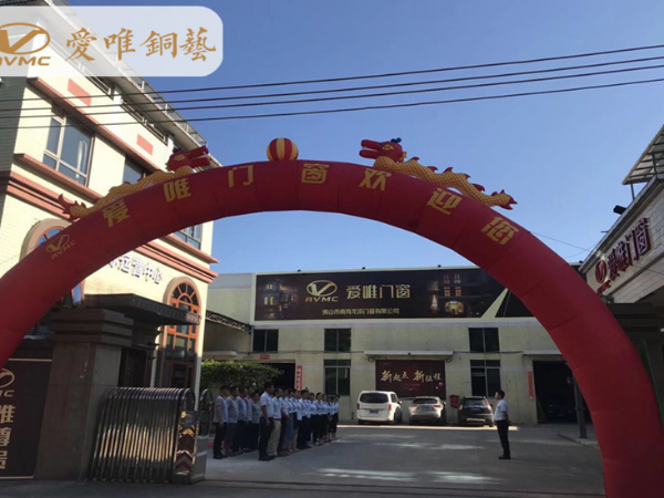 佛山銅門生產(chǎn)廠家愛唯銅藝歡迎有志之士到廠參觀考察