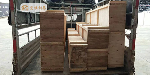 愛(ài)唯銅門(mén)